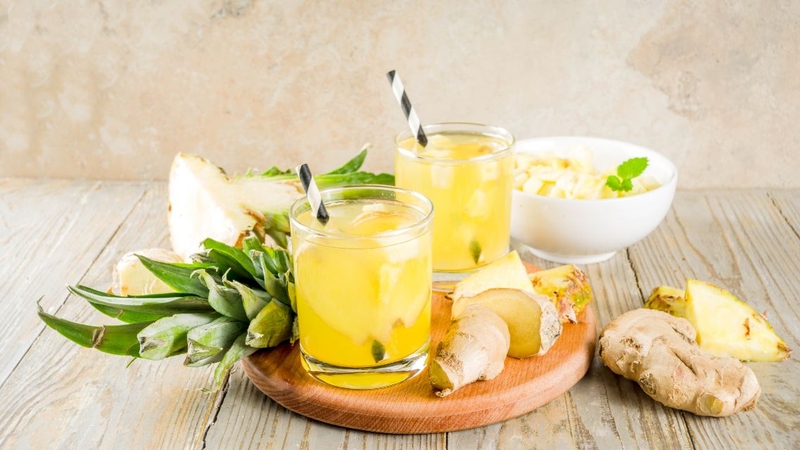 Nước ép dứa gừng muối nên uống lúc nào?